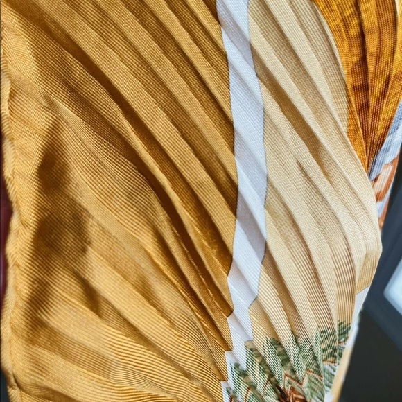 AUTHENTIC HERMES WOMENS PLISSE SILK SCARF - Picture 11 of 11